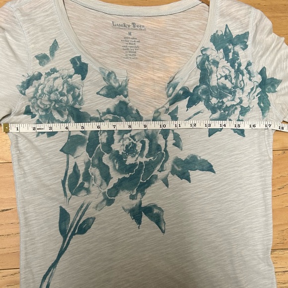 Vintage Lucky Brand Lucky Tee with Blue Roses Pattern 100% Cotton (never worn) - Picture 6 of 10
